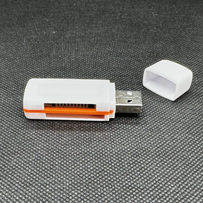 4-in-1 Memory Card Reader USB 2.0
